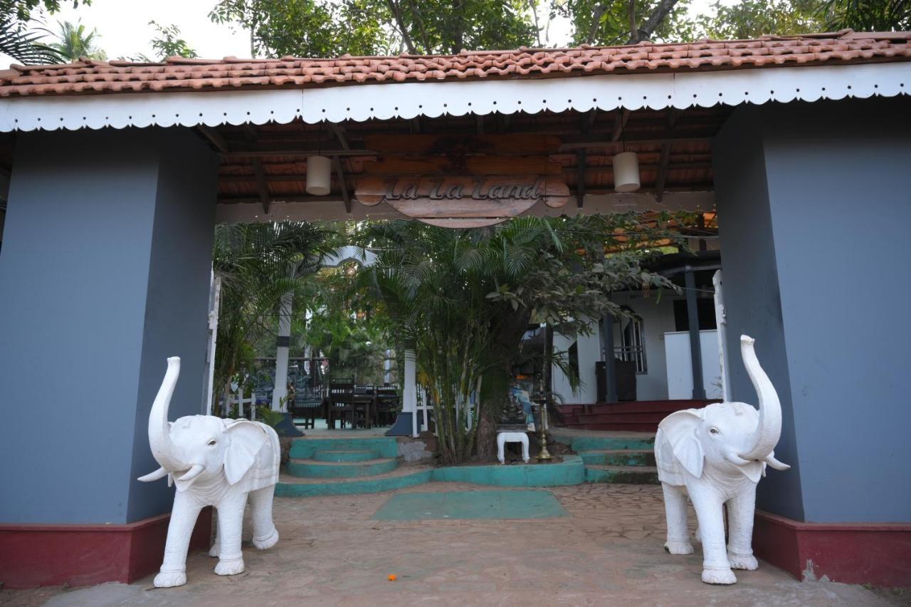 La La Land Resort Goa By Spicy Mango ปาโลเลม ภายนอก รูปภาพ
