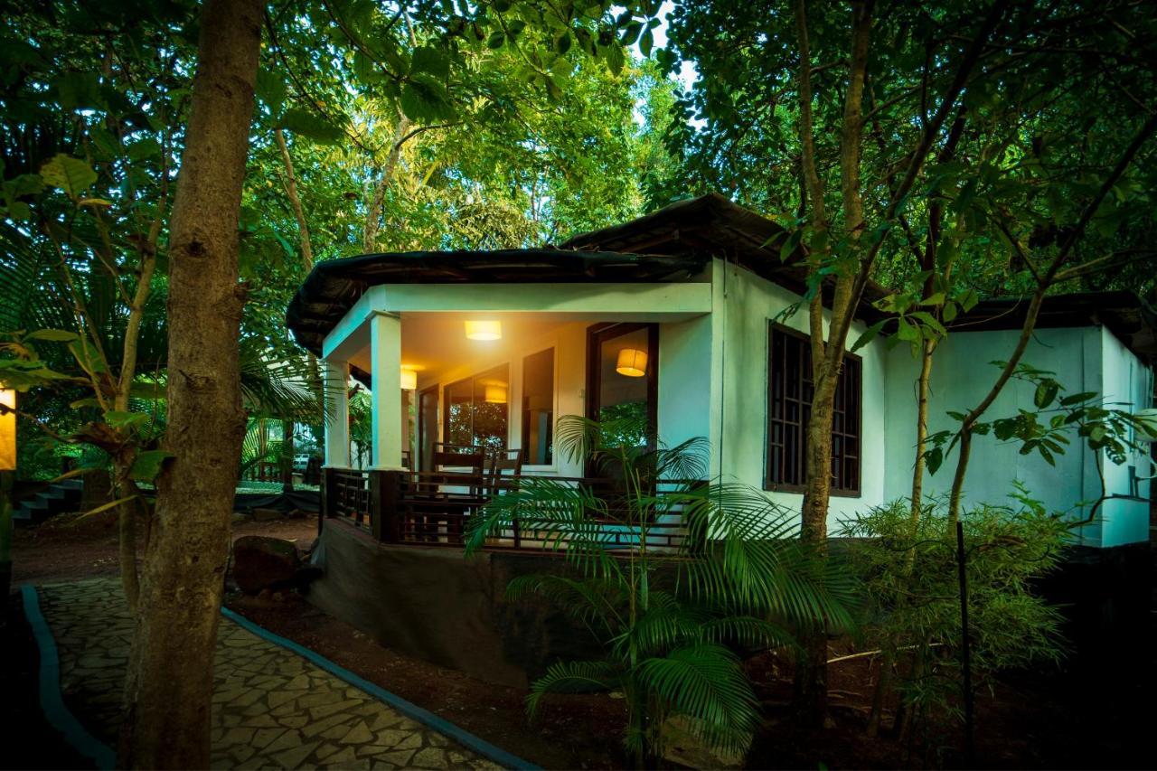 La La Land Resort Goa By Spicy Mango ปาโลเลม ภายนอก รูปภาพ