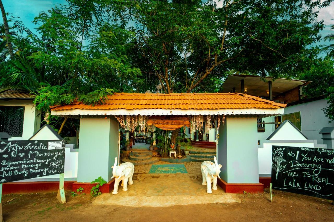 La La Land Resort Goa By Spicy Mango ปาโลเลม ภายนอก รูปภาพ