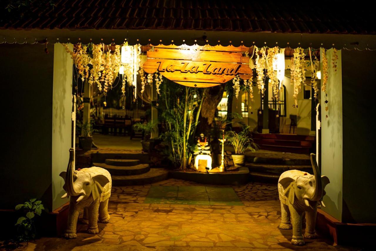 La La Land Resort Goa By Spicy Mango ปาโลเลม ภายนอก รูปภาพ